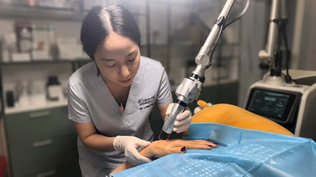 dịch vụ trẻ hóa bàn tay chuẩn y khoa Si Beauté