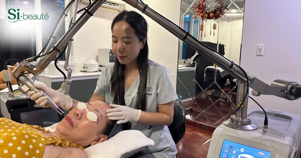 Hình làm cho khách bằng F Laser